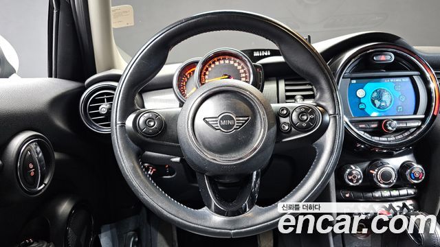 Mini Cooper 2019 — photo 13