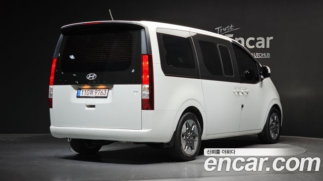 Hyundai Staria 2025 — photo 2