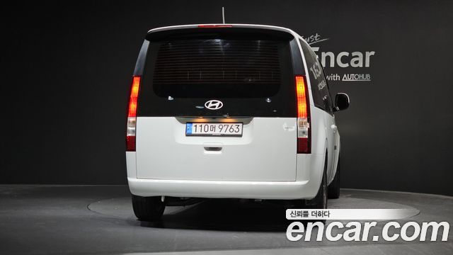 Hyundai Staria 2025 — photo 4