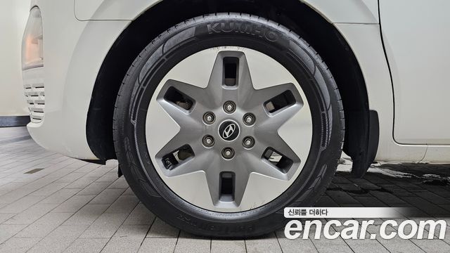 Hyundai Staria 2025 — photo 5