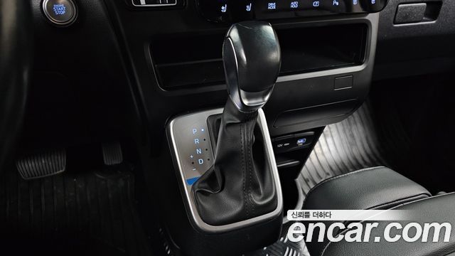 Hyundai Staria 2025 — photo 12