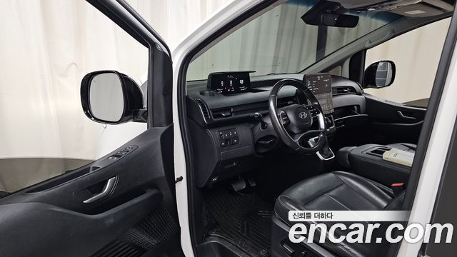 Hyundai Staria 2025 — photo 13