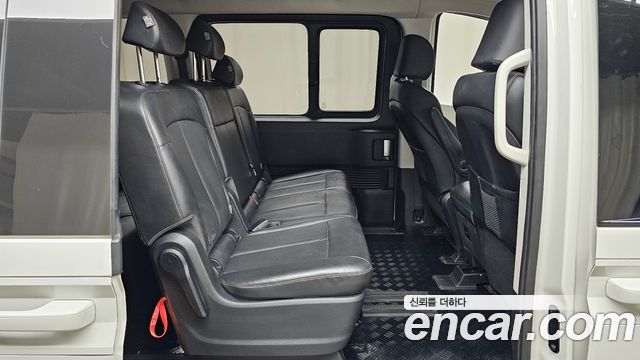 Hyundai Staria 2025 — photo 17