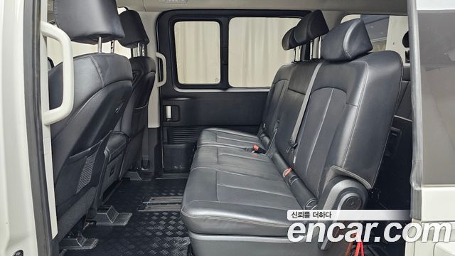 Hyundai Staria 2025 — photo 18