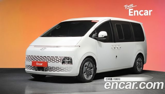 Hyundai Staria 2025 — photo 1