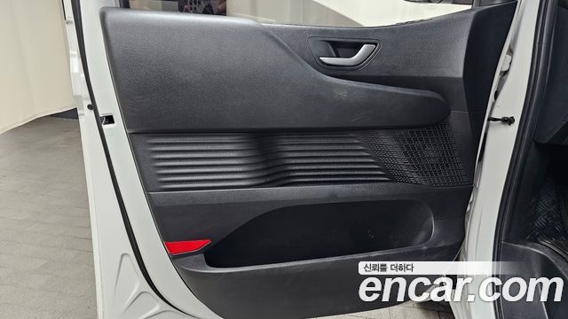 Hyundai Staria 2025 — photo 14