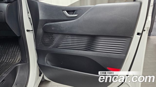 Hyundai Staria 2025 — photo 15