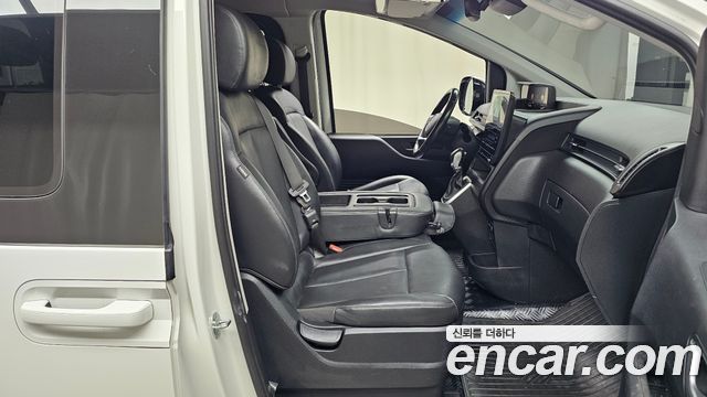 Hyundai Staria 2025 — photo 16