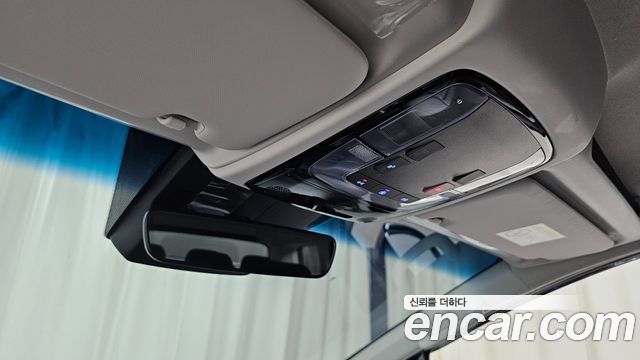 Hyundai Staria 2025 — photo 27