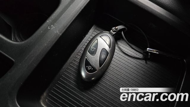 Hyundai Staria 2025 — photo 32