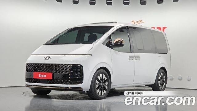 Hyundai Staria 2025 — photo 1