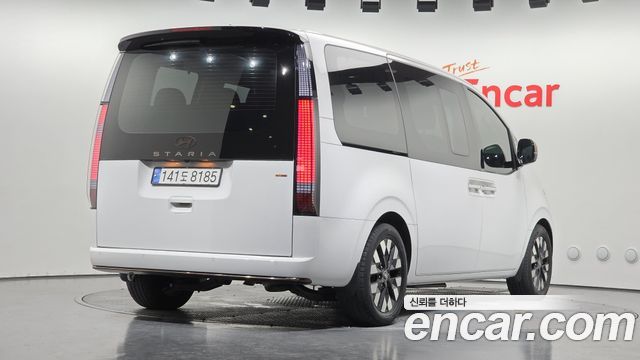 Hyundai Staria 2025 — photo 2