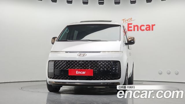 Hyundai Staria 2025 — photo 3