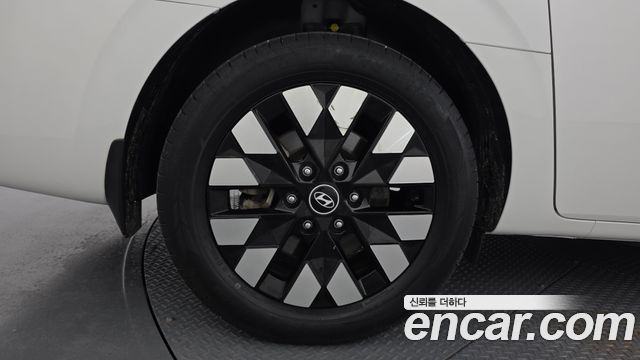 Hyundai Staria 2025 — photo 5