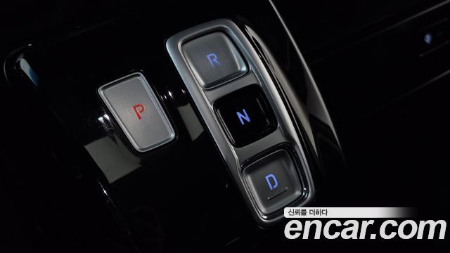 Hyundai Staria 2025 — photo 9
