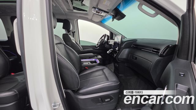 Hyundai Staria 2025 — photo 10