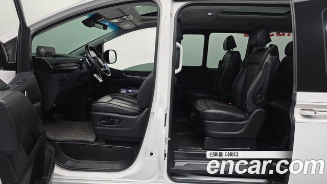 Hyundai Staria 2025 — photo 17