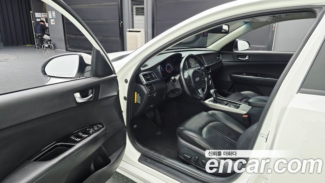 Kia K5 2017 — photo 10