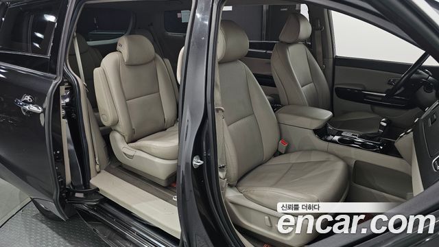 Kia Canival 2019 — photo 11