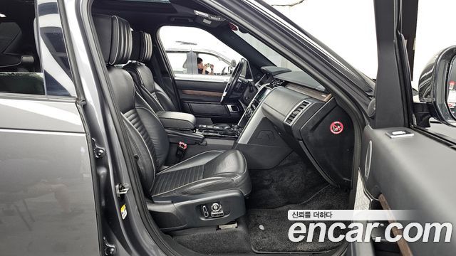 Land Rover Discovery 2018 — photo 11