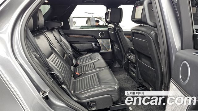 Land Rover Discovery 2018 — photo 12