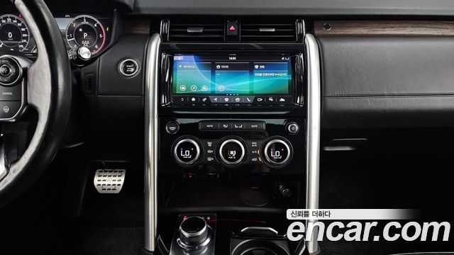 Land Rover Discovery 2018 — photo 14