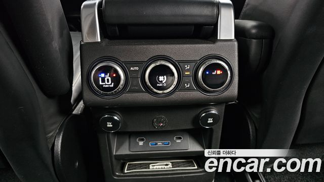 Land Rover Discovery 2018 — photo 18