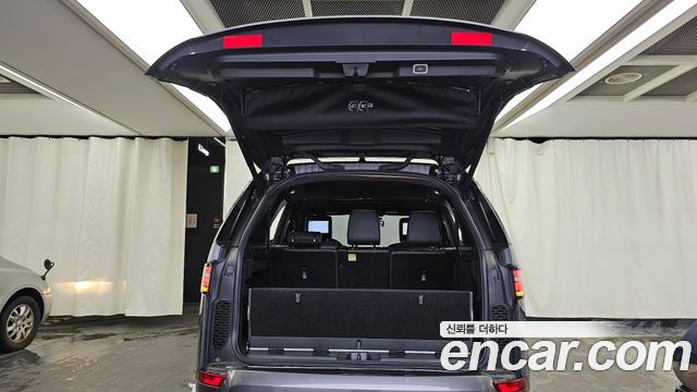 Land Rover Discovery 2018 — photo 20