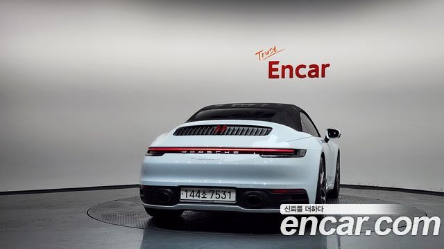 Porsche 911 2020 — photo 32