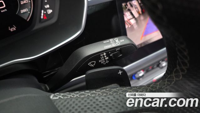 Audi Q3 2023 — photo 28