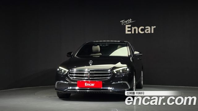 Mercedes-Benz E-Class 2023 — photo 3