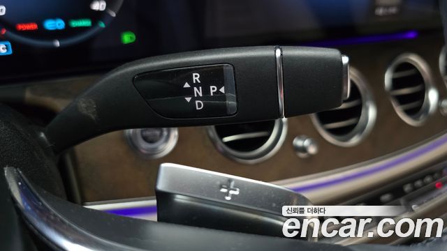 Mercedes-Benz E-Class 2023 — photo 9