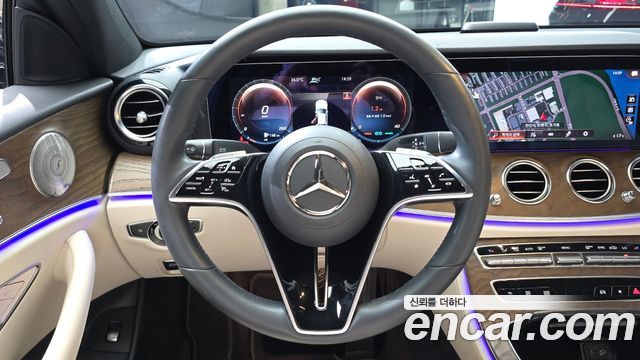 Mercedes-Benz E-Class 2023 — photo 13