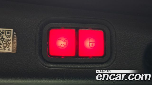 Mercedes-Benz E-Class 2023 — photo 18