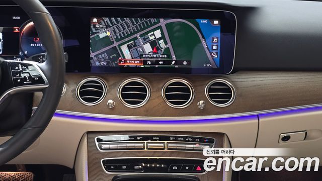 Mercedes-Benz E-Class 2023 — photo 19