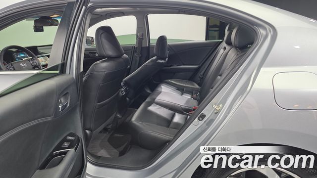 Honda Accord 2016 — photo 11
