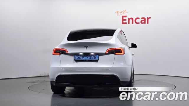 Tesla Model Y 2023 — photo 4