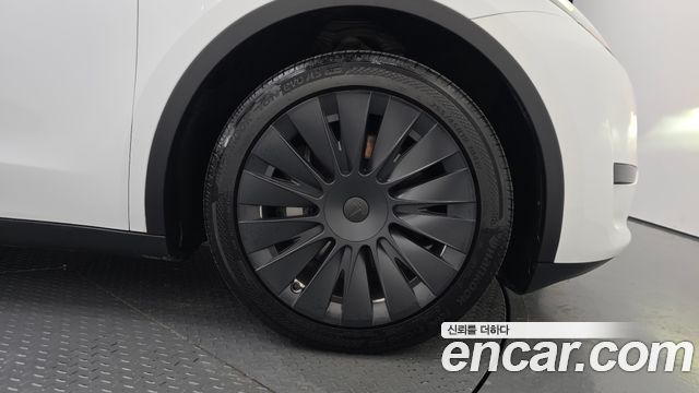 Tesla Model Y 2023 — photo 5