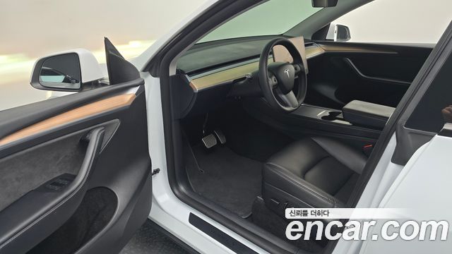 Tesla Model Y 2023 — photo 13