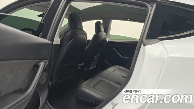 Tesla Model Y 2023 — photo 17