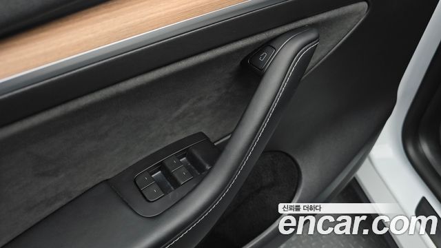 Tesla Model Y 2023 — photo 21