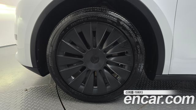 Tesla Model Y 2023 — photo 7
