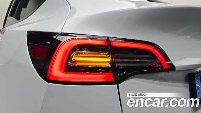 Tesla Model Y 2023 — photo 9