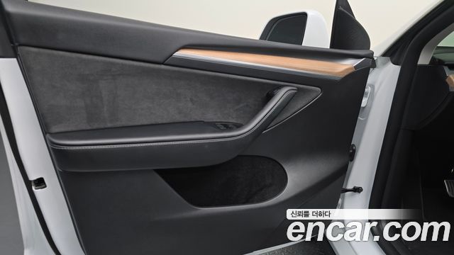 Tesla Model Y 2023 — photo 14