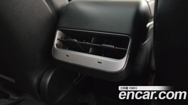Tesla Model Y 2023 — photo 28