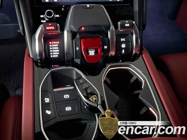 Lamborghini Urus 2022 — photo 11