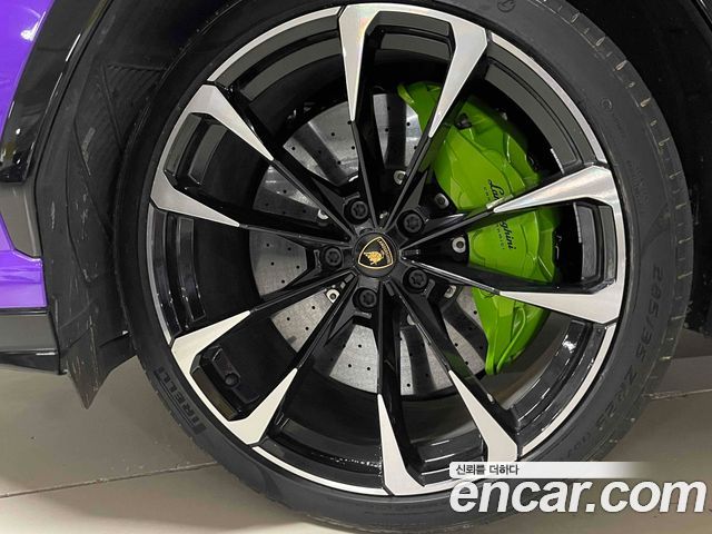Lamborghini Urus 2022 — photo 18