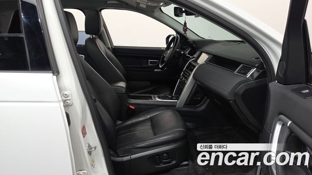 Land Rover Discovery Sport 2019 — photo 16