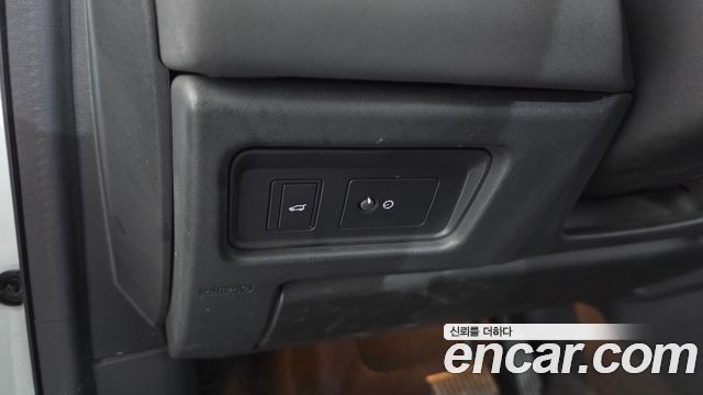 Land Rover Discovery Sport 2019 — photo 29