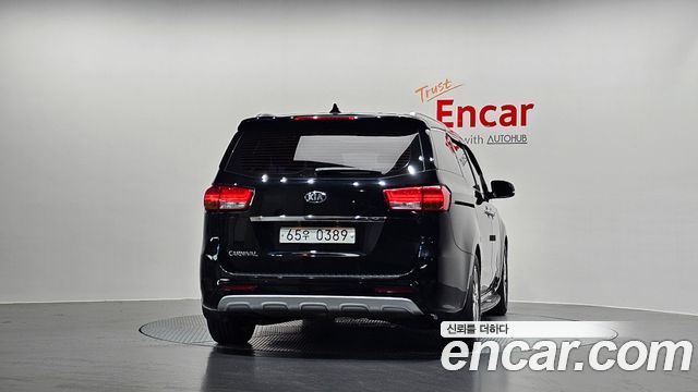Kia Canival 2016 — photo 4